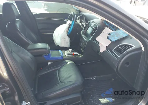 2016 Chrysler 300 Limited z USA, uszkodzony, nr VIN 2C3CCAAG2GH206629